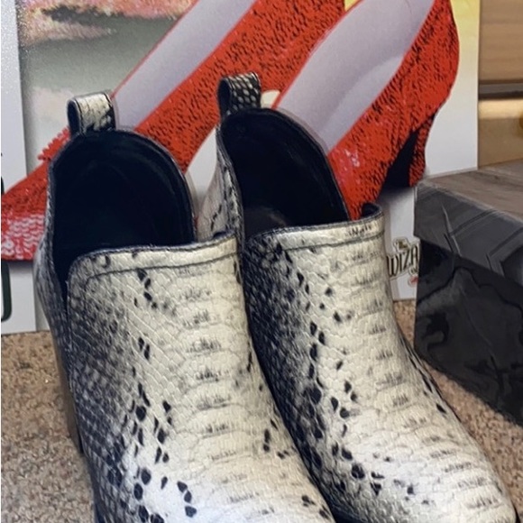 🆕Jeffrey Campbell Snakeskin Booties - Picture 6 of 9